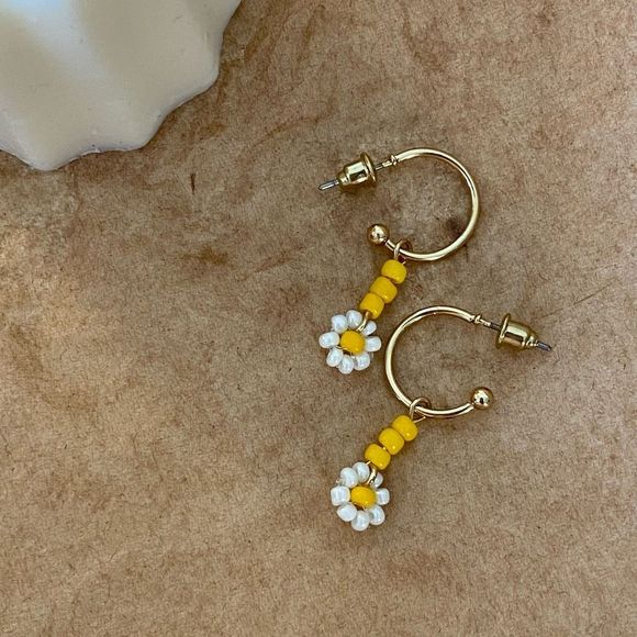 18K Gold Plated Hoops Japanese Seed Beads Daisy Drop Earrings - Picture 2 of 3